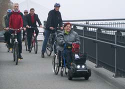 Barrierefreier Rampenabgang an der Friedrich-Ebert-Brücke